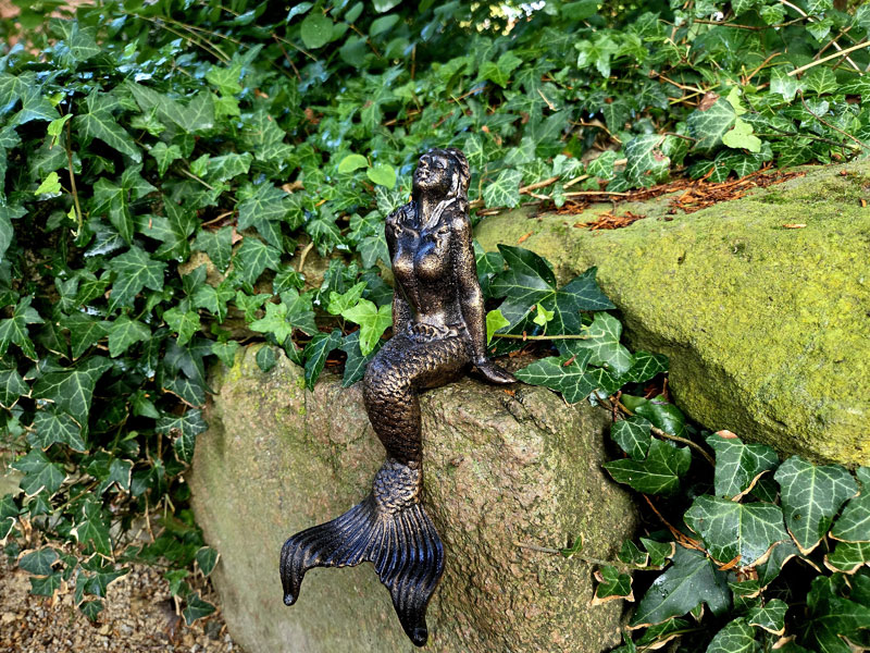 Gusseiserne Figur "Meerjungfrau" 34cm Höhe Kantenhocker schwarz-bronze