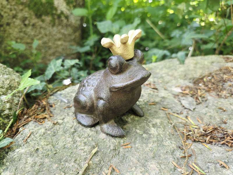 Kleine Gartenfigur "Froschkönig" 0,5kg Gusseisen Teichfigur