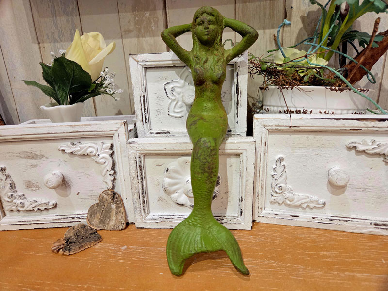Große gusseiserne Figur "Meerjungfrau" Kantenhocker grün