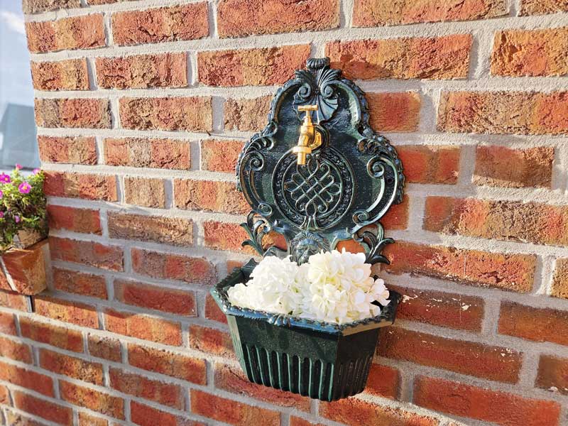 Nostalgisches Wandbecken "Löwenkopf" Alu-Guss grün Höhe 58cm