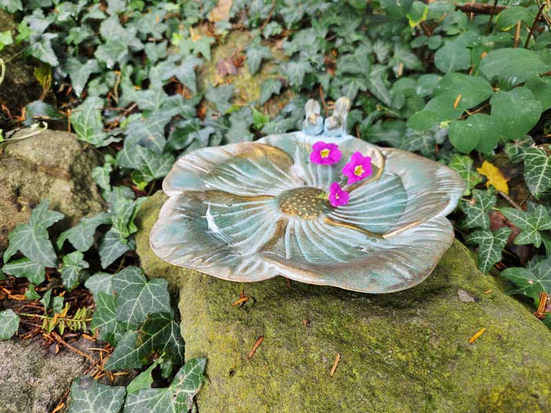 Flache Vogeltränke "Blüte" 24cm Ø Aluguss