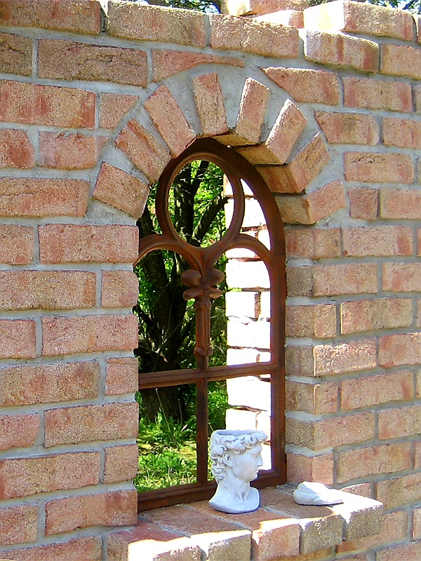 Eisenfenster mit Ornament