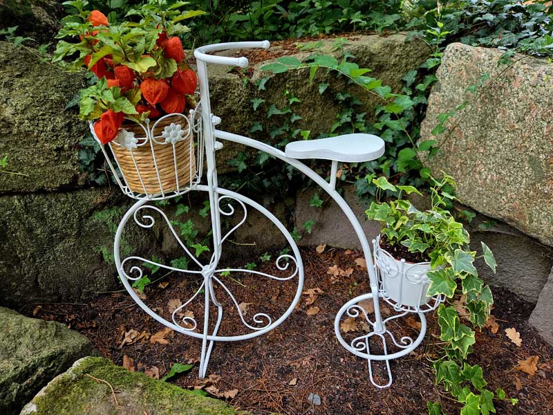 Weißes Blumen-Fahrrad mit zwei Körben zum Bepflanzen 74cm