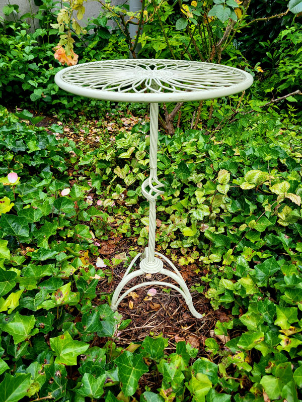 Nostalgischer Shabby Chic Blumentisch Beistelltisch Schmiedeeisen