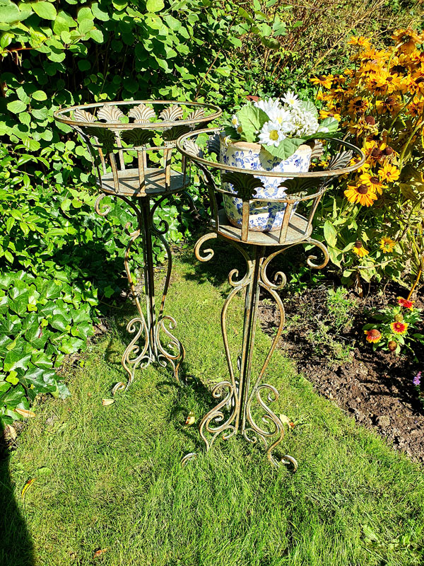 Blumenhalter antik