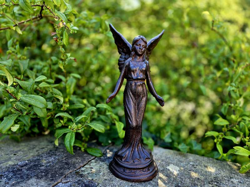 Imposante gusseiserne Figur "Engel mit ausgebreiteten Armen" 37cm Grabschmuck
