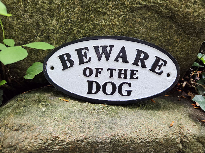 Ovales, antik wirkendes Schild "Beware of the Dog" 18x9cm Aluguss