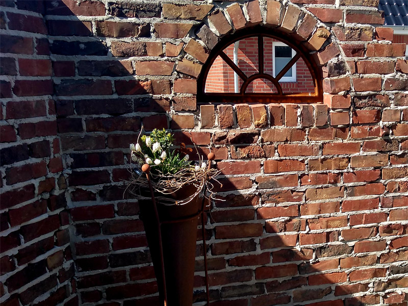 Deko Fenster Gartenmauer