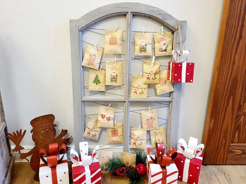Adventskalender "Holzfenster" 50x78cm Altes grau