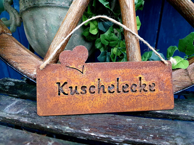 Edelrost Hängeschild mit Herzchen "Kuschelecke" 19x10cm