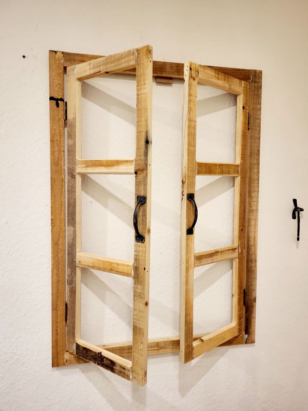 Holzfenster Öffnen braun