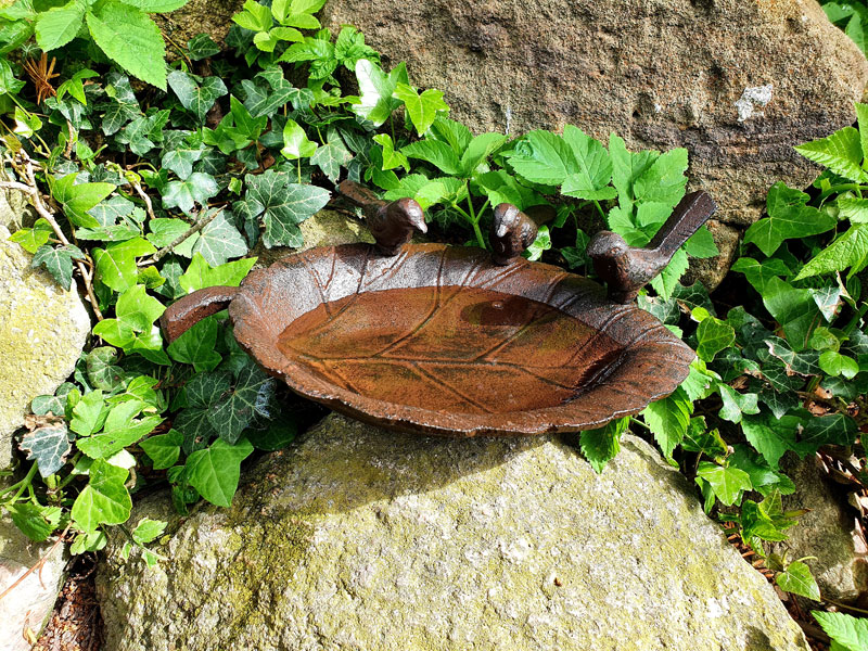 Vogelfutterschale Gusseisen Blattform