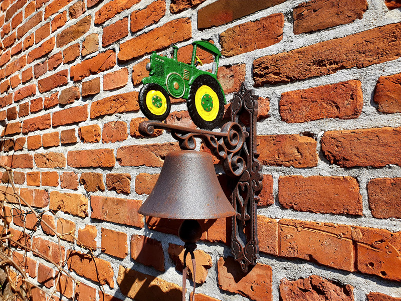 Große Wandglocke "Trecker" Gusseisen mit handlackiertem Motiv "John Deere"