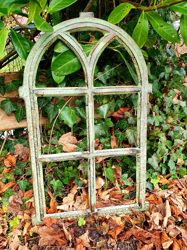 Scheunenfenster Ruine Gartenmauer