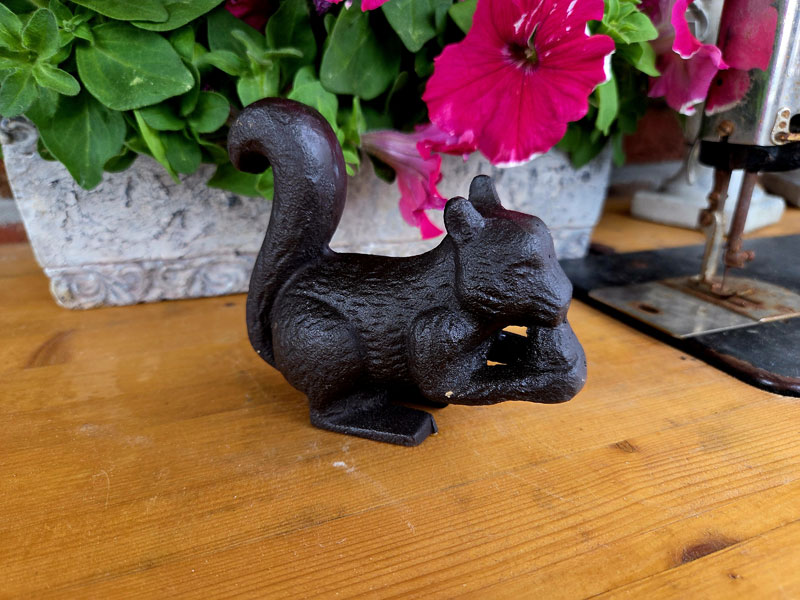 Deko Gartenfigur "Eichhörnchen" aus Gusseisen 12cm Herbstdeko